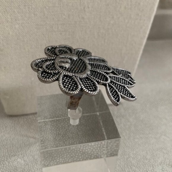 Dyrberg/Kern Guipure lace motif adjustable ring - Picture 6 of 7